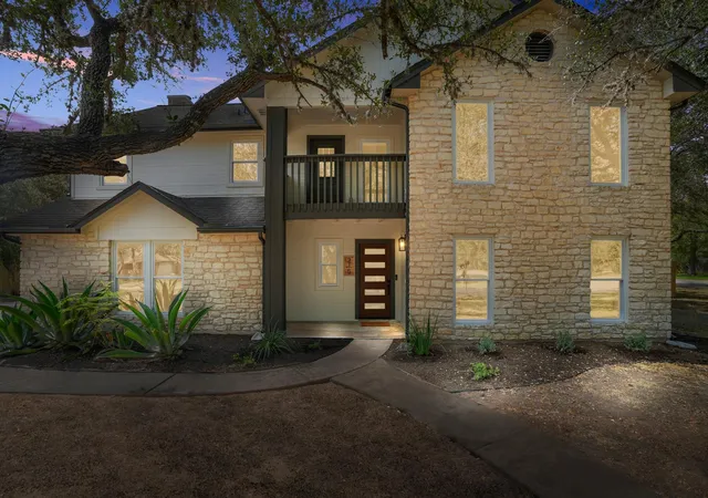 Photo 3 of Single family home for sale at 215 Dewberry Cv, Buda, TX 78610 | MLS# 3551750 | Listing updated on 2026-09-27