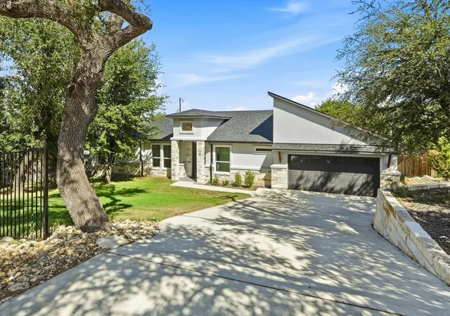 Photo 2 of Single family home for sale at 20302 Boggy Frd Rd, Lago Vista, TX 78645 | MLS# 1885746 | Listing updated on 2026-09-26
