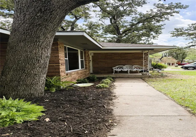 Photo 2 of Single family home for sale at 2106 Vogel Ave, Rockdale, TX 76567 | MLS# 5028868 | Listing updated on 2026-10-03