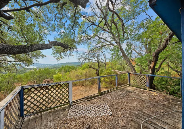 Photo 3 of Sale Pending at 11013 W Lakeview Dr, Jonestown, TX 78645 | MLS# 9416435 | Listing updated on 2026-10-09