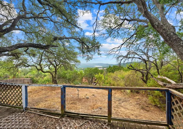 Photo 4 of Sale Pending at 11013 W Lakeview Dr, Jonestown, TX 78645 | MLS# 9416435 | Listing updated on 2026-10-09