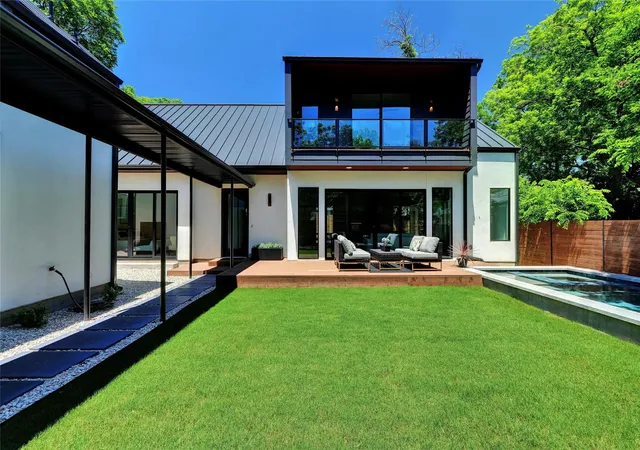 Photo 2 of Single family home for sale at 1802 Romeria Dr, Austin, TX 78757 | MLS# 8611842 | Listing updated on 2026-10-09