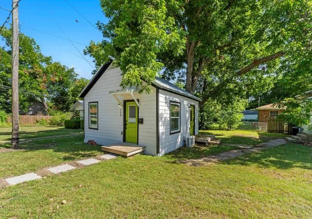 Photo 3 of Single family home for sale at 901 S 23rd Street, Temple, TX 76504 | MLS# 7938980 | Listing updated on 2026-09-28