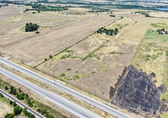 Photo 3 of House for sale at 201 926 Prairie, Thrall, TX 76578 | MLS# 3618221 | Listing updated on 2026-09-19