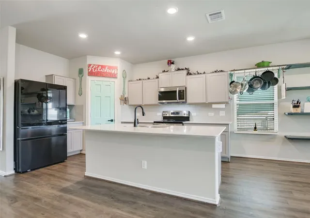 Photo 3 of Condo for sale at 116 Cressida Cv #9G, Jarrell, TX 76537 | MLS# 6519918 | Listing updated on 2026-09-20