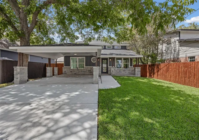 Photo 1 of Single family home for sale at 731 Neches St, Lockhart, TX 78644 | MLS# 1120743 | Listing updated on 2026-09-22