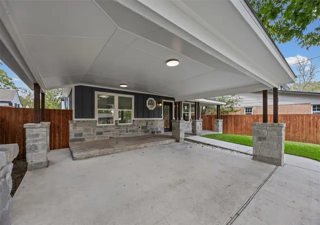 Photo 3 of Single family home for sale at 731 Neches St, Lockhart, TX 78644 | MLS# 1120743 | Listing updated on 2026-09-22