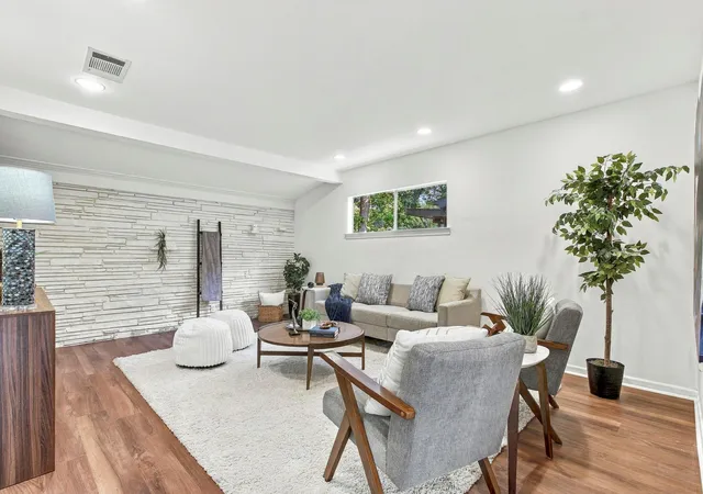 Photo 3 of Single family home for sale at 4501 Oakmont Blvd, Austin, TX 78731 | MLS# 9339550 | Listing updated on 2026-10-03