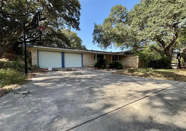 Single family home for sale at 105 Kimberly Dr, Universal City, TX 78148 | MLS# 2073162
