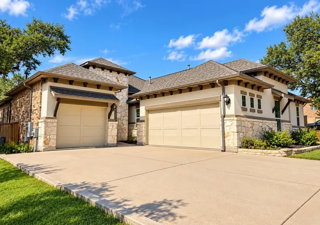 Photo 1 of Single family home for sale at 221 Lake Rim Cir, Georgetown, TX 78633 | MLS# 2062234 | Listing updated on 2026-09-29