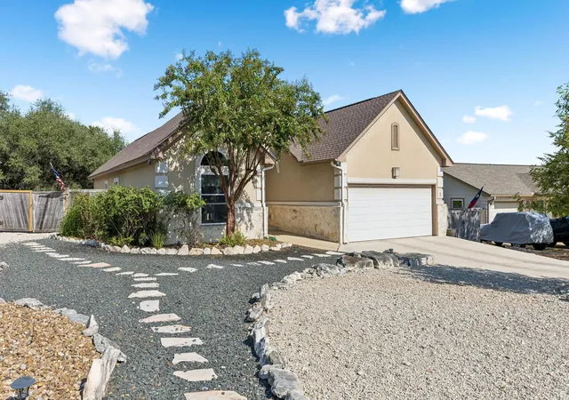 Photo 2 of Single family home for sale at 1 Rock Holw Cir, Wimberley, TX 78676 | MLS# 5808312 | Listing updated on 2026-10-02