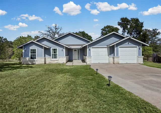Photo 2 of Single family home for sale at 197 Wright Dr, Cedar Creek, TX 78612 | MLS# 2363026 | Listing updated on 2026-09-29