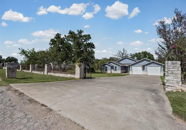 Photo 3 of Single family home for sale at 197 Wright Dr, Cedar Creek, TX 78612 | MLS# 2363026 | Listing updated on 2026-09-29