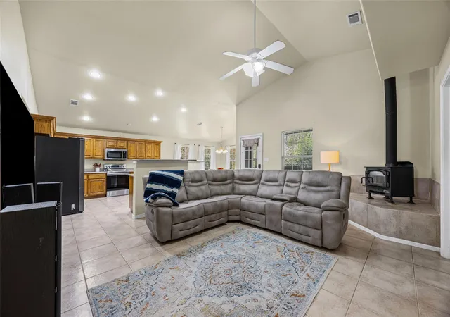 Photo 4 of Single family home for sale at 197 Wright Dr, Cedar Creek, TX 78612 | MLS# 2363026 | Listing updated on 2026-09-29