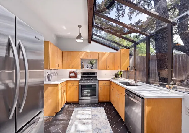 Photo 3 of Single family home for sale at 6603 Sunstrip Dr, Austin, TX 78745 | MLS# 5309392 | Listing updated on 2026-09-24