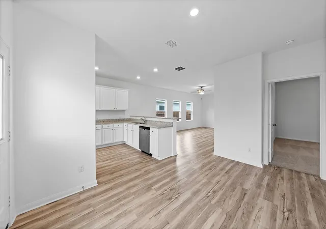 Photo 3 of Single family home for sale at 117 Paradise Cyn Dr, Jarrell, TX 76537 | MLS# 9405166 | Listing updated on 2026-10-14