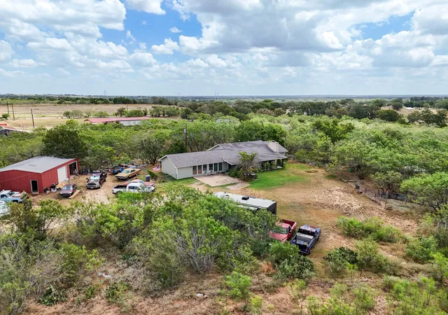 Photo 3 of Single family home for sale at 485 Fm 672, Dale, TX 78616 | MLS# 1400235 | Listing updated on 2026-09-17