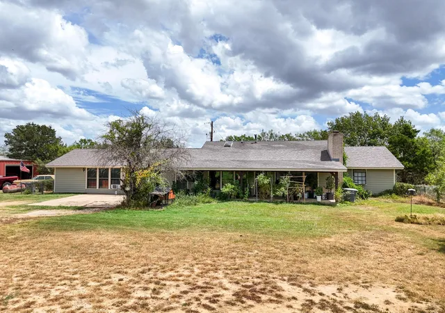 Photo 4 of Single family home for sale at 485 Fm 672, Dale, TX 78616 | MLS# 1400235 | Listing updated on 2026-09-17