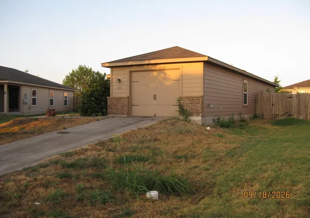 Photo 9 of Single family home for sale at 205 Millers Loop, Jarrell, TX 76537 | MLS# 5153221 | Listing updated on 2026-10-29