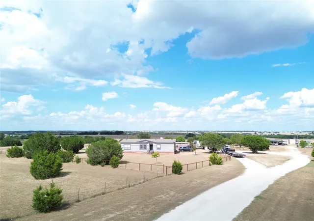 Photo 3 of Manufactured home for sale at 2000 County Rd 251, Florence, TX 76527 | MLS# 8023463 | Listing updated on 2026-10-07
