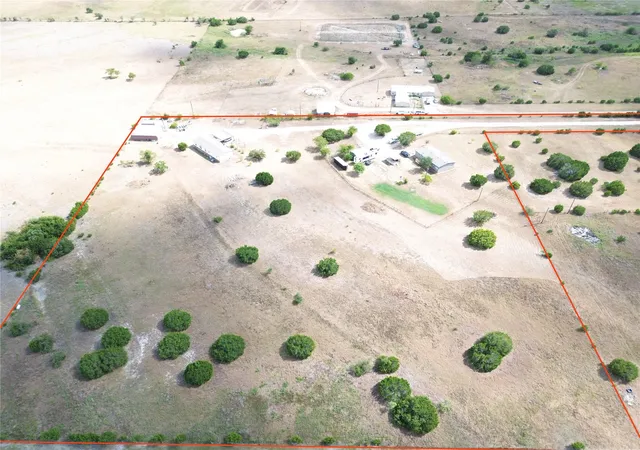 Photo 3 of Manufactured home for sale at 2000 County Rd 251, Florence, TX 76527 | MLS# 8023463 | Listing updated on 2026-09-17