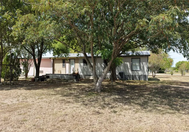 Photo 4 of Manufactured home for sale at 195 City View Dr, Maxwell, TX 78656 | MLS# 9265055 | Listing updated on 2026-10-01