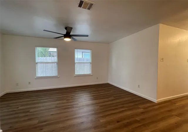 Listing Photo 5 - Condo for sale in building located at 1118 Brookswood Ave, Austin, TX 78721