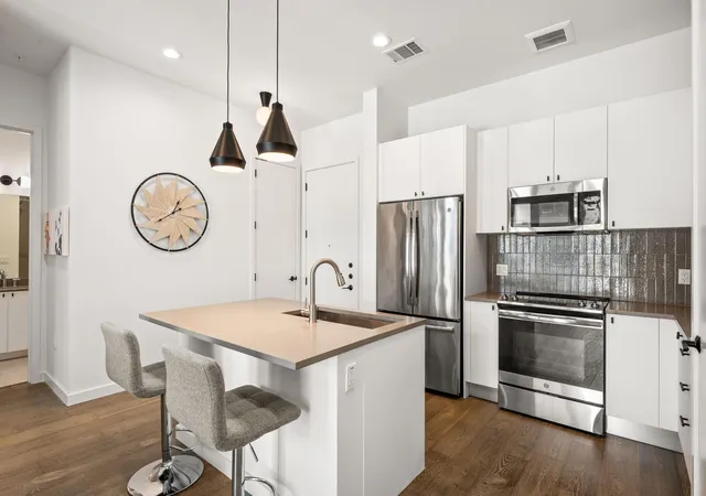 Photo 3 of Condo for sale at 800 Embassy Dr #302, Austin, TX 78702 | MLS# 2330384 | Listing updated on 2026-09-22
