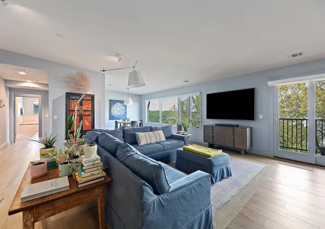 Photo 3 of Condo for sale at 3200 Grandview St #11, Austin, TX 78705 | MLS# 7155249 | Listing updated on 2026-10-07