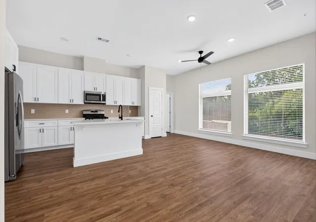Photo 2 of Condo for sale at 1811 Webberville Rd #1210, Austin, TX 78721 | MLS# 6443536 | Listing updated on 2026-09-18