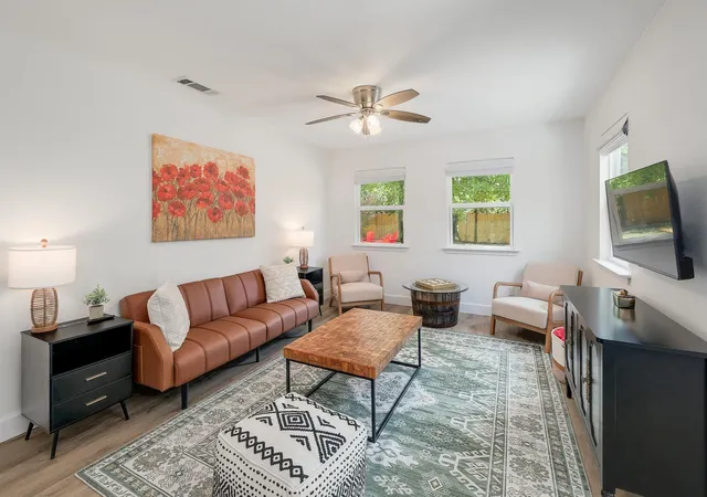 Photo 1 of Single family home for sale at 906 W 15th Street, Georgetown, TX 78626 | MLS# 6737506 | Listing updated on 2026-10-24