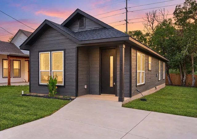 Photo 1 of Single family home for sale at 738 Chihuahua St, Lockhart, TX 78644 | MLS# 5536724 | Listing updated on 2026-10-02
