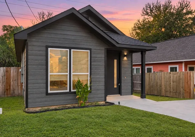 Photo 2 of Single family home for sale at 738 Chihuahua St, Lockhart, TX 78644 | MLS# 5536724 | Listing updated on 2026-10-02
