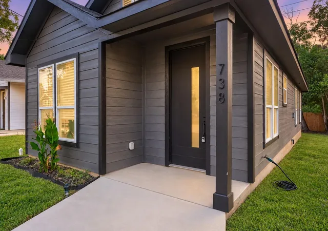 Photo 3 of Single family home for sale at 738 Chihuahua St, Lockhart, TX 78644 | MLS# 5536724 | Listing updated on 2026-10-02