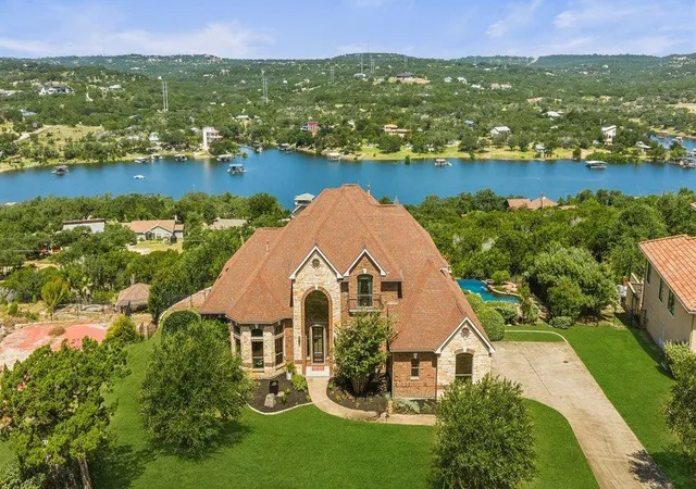 Photo 4 of Single family home for sale at 2702 Lakehurst Rd, Spicewood, TX 78669 | MLS# 4286849 | Listing updated on 2026-09-19