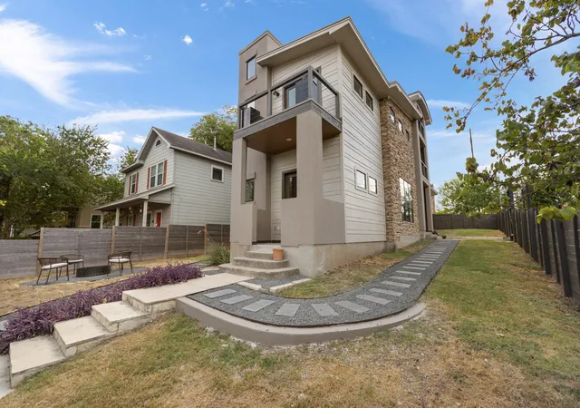 Photo 1 of Single family home for sale at 1814 Maple Ave, Austin, TX 78702 | MLS# 2161293 | Listing updated on 2026-09-26