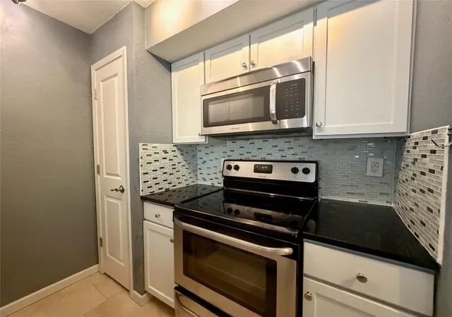Photo 3 of Condo for sale at 3204 Manchaca Rd #302, Austin, TX 78704 | MLS# 2989527 | Listing updated on 2026-10-18