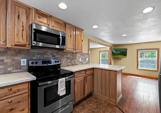 Photo 3 of Single family home for sale at 10614 Sunny Ln, Jonestown, TX 78645 | MLS# 6155288 | Listing updated on 2026-10-06