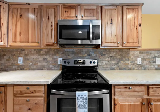 Photo 4 of Single family home for sale at 10614 Sunny Ln, Jonestown, TX 78645 | MLS# 6155288 | Listing updated on 2026-10-06