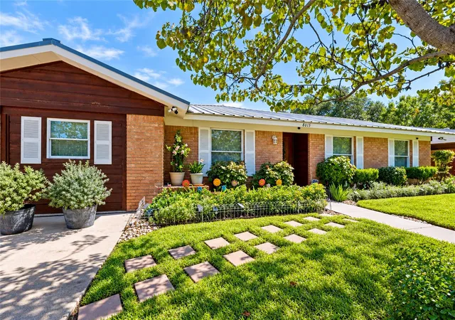 Photo 1 of Single family home for sale at 8015 Gault St, Austin, TX 78757 | MLS# 4205736 | Listing updated on 2026-10-26