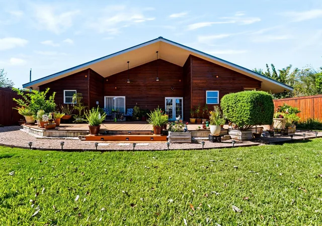 Photo 3 of Single family home for sale at 8015 Gault St, Austin, TX 78757 | MLS# 4205736 | Listing updated on 2026-10-26