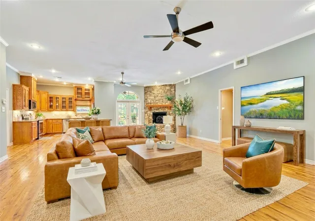 Photo 3 of Single family home for sale at 8015 Gault St, Austin, TX 78757 | MLS# 4205736 | Listing updated on 2026-10-26