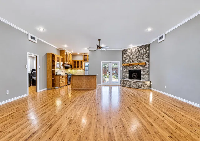 Photo 4 of Single family home for sale at 8015 Gault St, Austin, TX 78757 | MLS# 4205736 | Listing updated on 2026-10-26