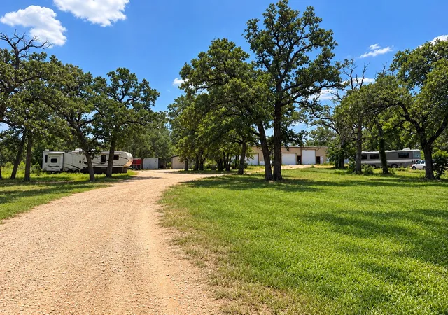 Photo 4 of Single family home for sale at 1045 W Sh 71 Hwy, Bastrop, TX 78602 | MLS# 5358380 | Listing updated on 2026-09-26