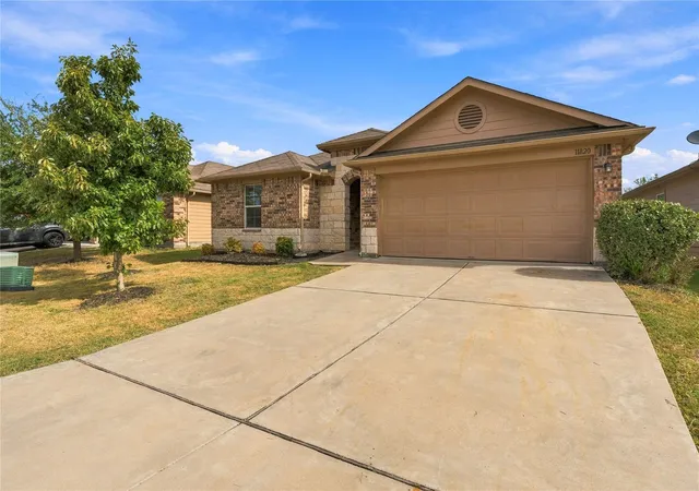 Photo 4 of Single family home for sale at 11820 Jamie Dr, Manor, TX 78653 | MLS# 3954514 | Listing updated on 2026-10-05