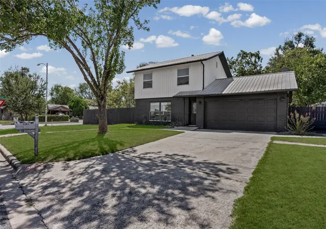 Photo 2 of Single family home for sale at 1101 Kenyon Dr, Austin, TX 78745 | MLS# 8090023 | Listing updated on 2026-09-25