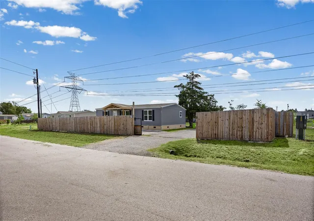 Photo 2 of Manufactured home for sale at 109 Zacate St, Elgin, TX 78621 | MLS# 7011537 | Listing updated on 2026-09-21