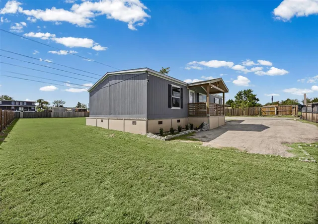 Photo 4 of Manufactured home for sale at 109 Zacate St, Elgin, TX 78621 | MLS# 7011537 | Listing updated on 2026-09-21