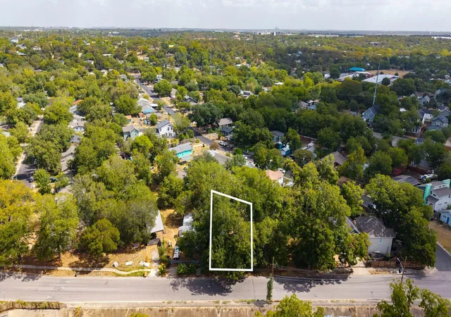 Photo 2 of Single family home for sale at 4908 Sara Dr, Austin, TX 78721 | MLS# 6117038 | Listing updated on 2026-10-05