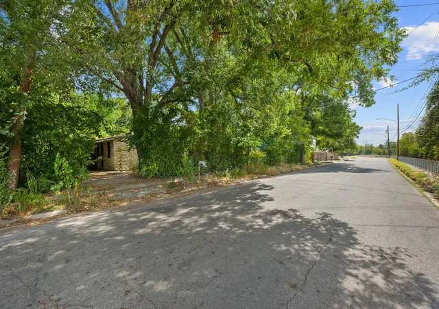 Photo 3 of Single family home for sale at 4908 Sara Dr, Austin, TX 78721 | MLS# 6117038 | Listing updated on 2026-10-05